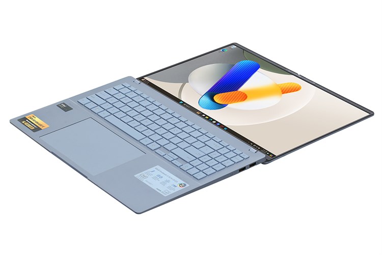 MacBook Pro góc 3